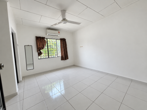 [FACING OPEN] Teres 2 Tingkat, Taman Bukit Serdang, Seri Kembangan 5
