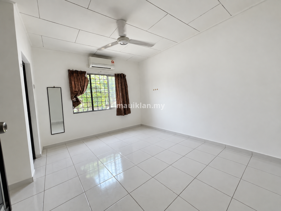 [FACING OPEN] Teres 2 Tingkat, Taman Bukit Serdang, Seri Kembangan